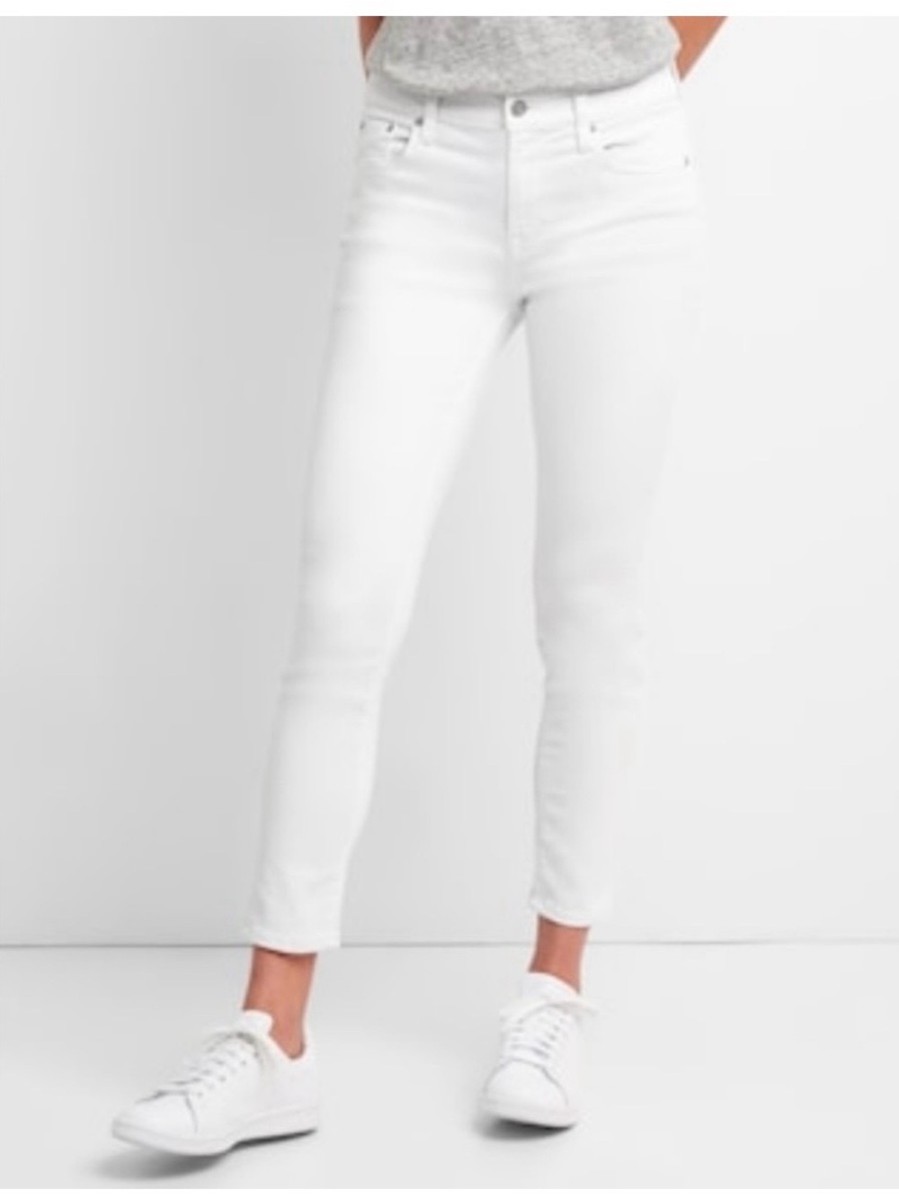 Rarely worn!  Gap White Mid-Rise Skinny Ankle Jeans